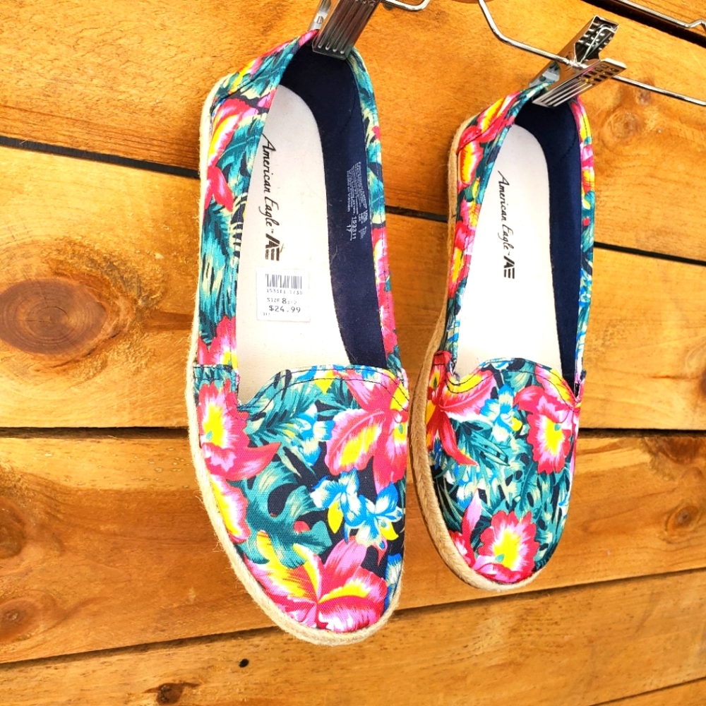 🚨🚨🚨 NWT American Eagle flats